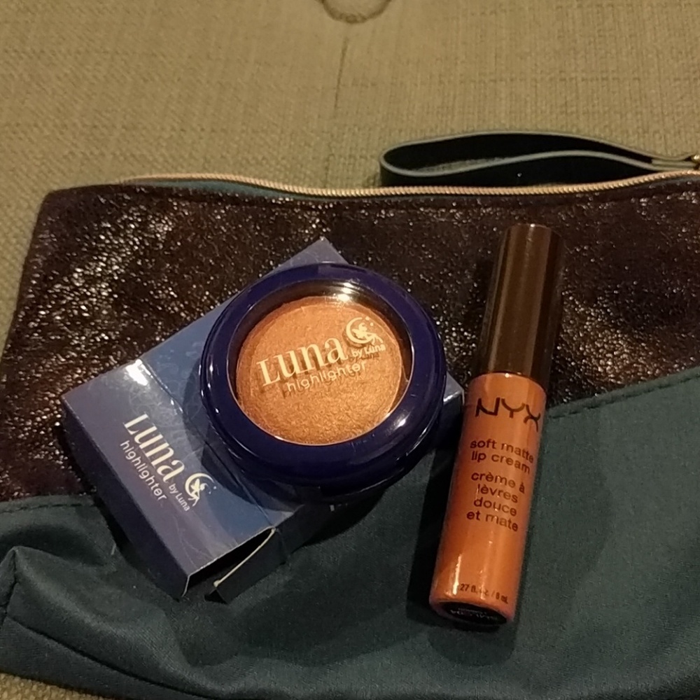 Brand New 3pc make-up set.